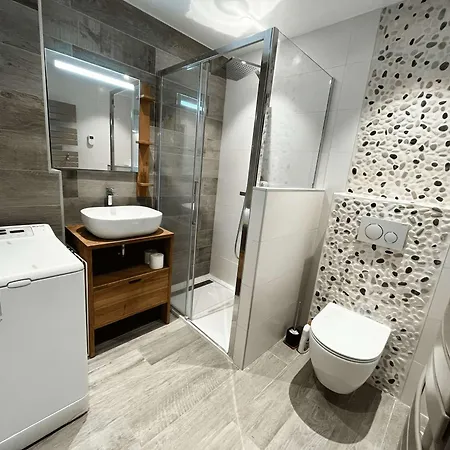 Renove Avec Climatisation Et Internet, Port - Fr-1-868-7 شقة *